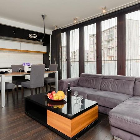 Warsaw Srodmiescie Riverside Three-Bedroom Apartment By Renters Esterno foto
