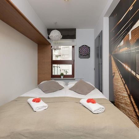 Warsaw Srodmiescie Riverside Three-Bedroom Apartment By Renters Esterno foto