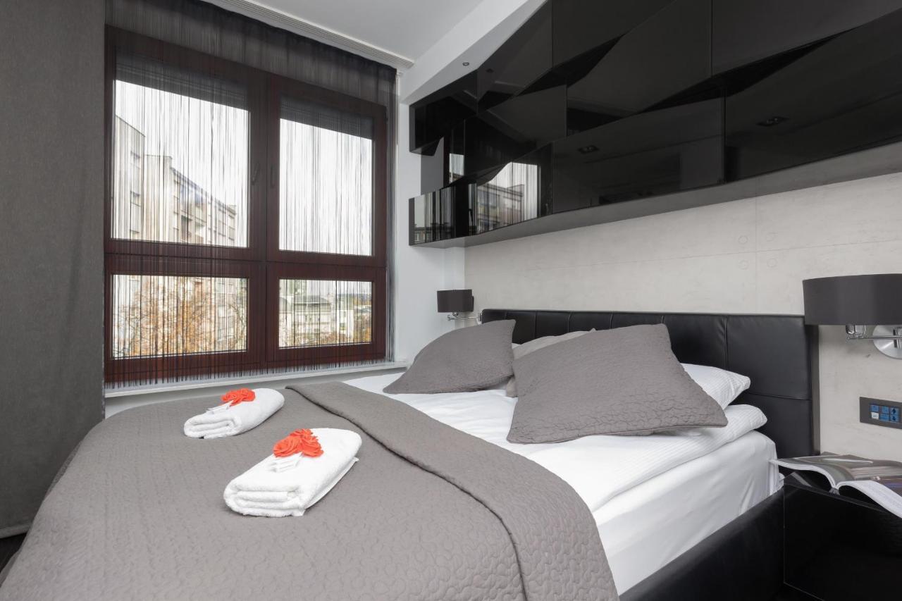 Warsaw Srodmiescie Riverside Three-Bedroom Apartment By Renters Esterno foto