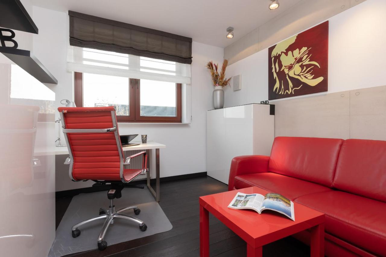 Warsaw Srodmiescie Riverside Three-Bedroom Apartment By Renters Esterno foto