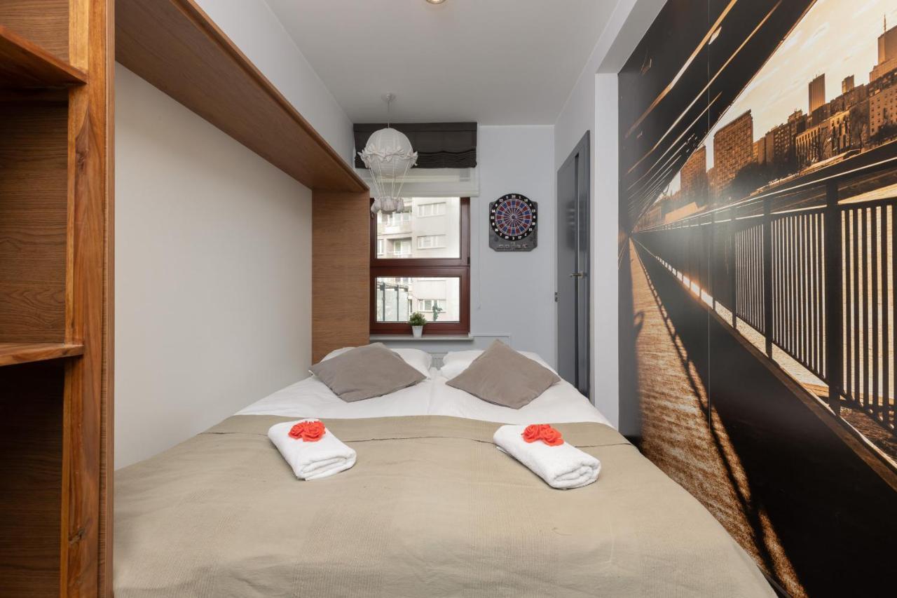 Warsaw Srodmiescie Riverside Three-Bedroom Apartment By Renters Esterno foto