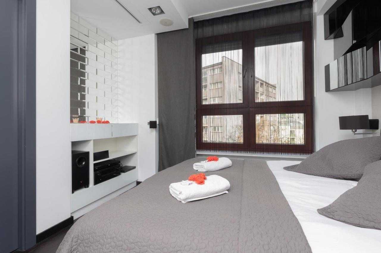 Warsaw Srodmiescie Riverside Three-Bedroom Apartment By Renters Esterno foto
