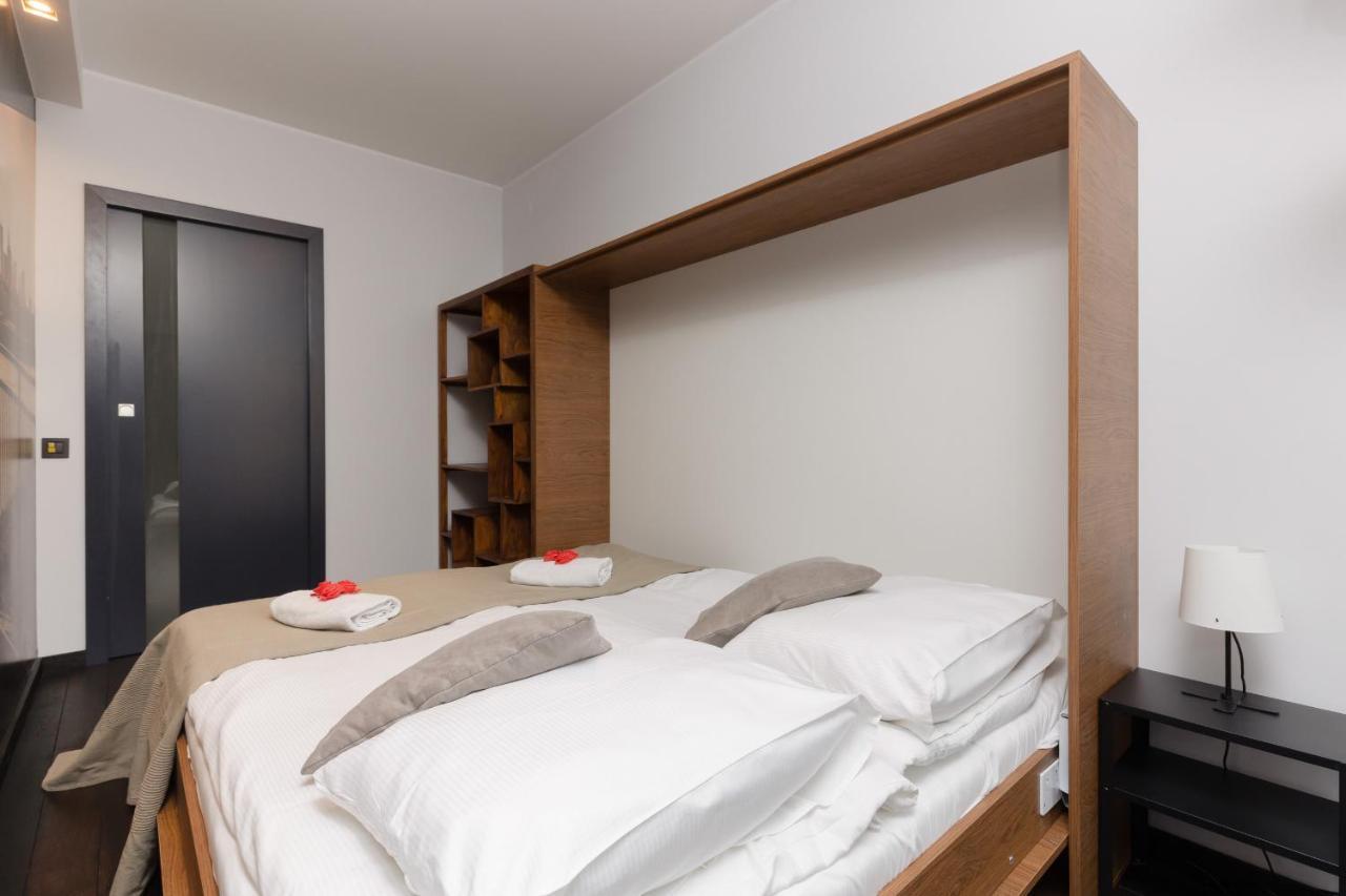Warsaw Srodmiescie Riverside Three-Bedroom Apartment By Renters Esterno foto