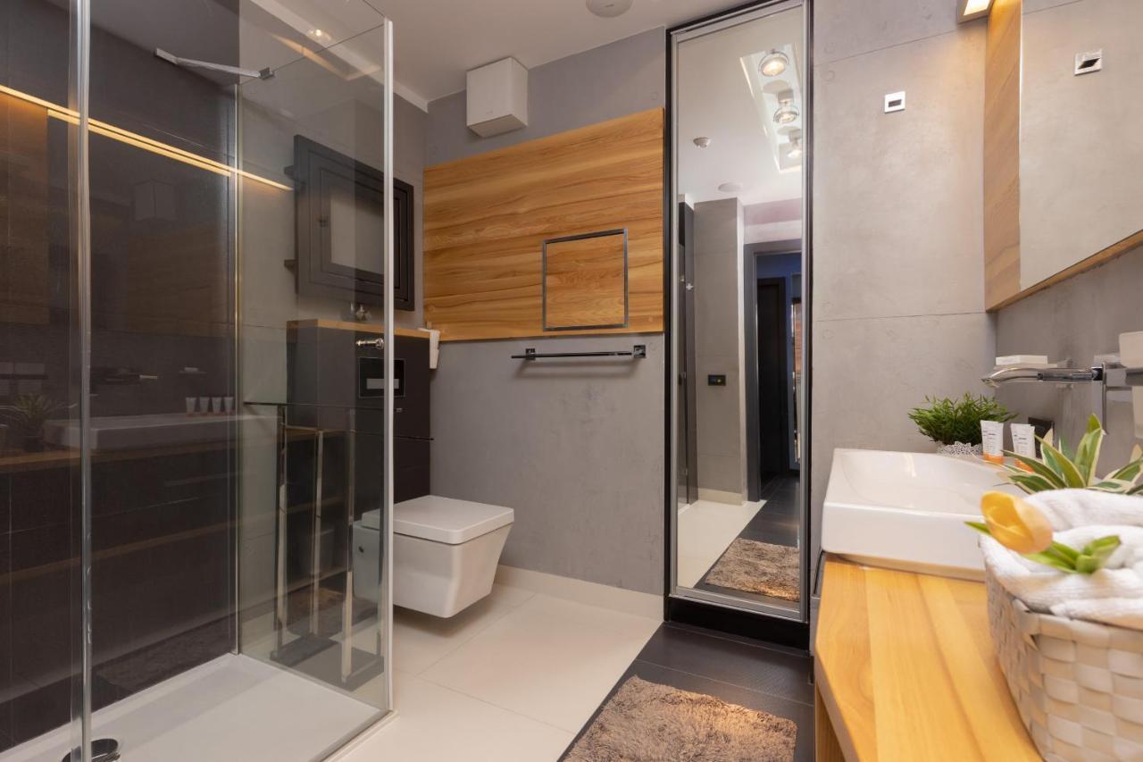Warsaw Srodmiescie Riverside Three-Bedroom Apartment By Renters Esterno foto